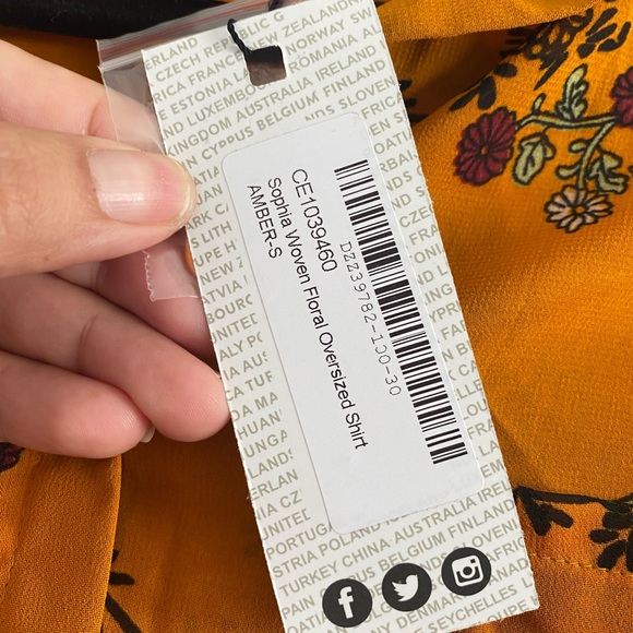 NWT Bohoo Floral Oversized Button Down - Picture 3 of 6